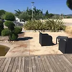 Sous Les Pins מלון 3*