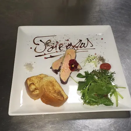 Hotel Sous Les Pins 3*