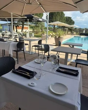 Sous Les Pins 3* Etoile-sur-Rhone
