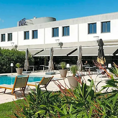 Hotel Sous Les Pins 3*