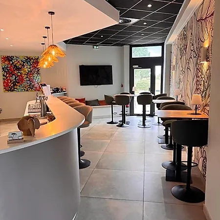 Sous Les Pins Hotel
