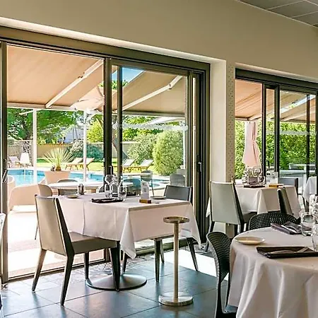 Sous Les Pins Hotel 3*