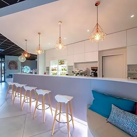 Sous Les Pins Hotel
