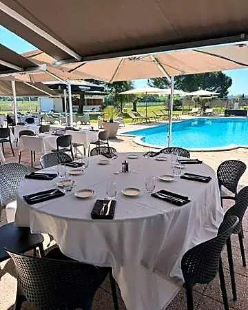 Sous Les Pins Hotel
