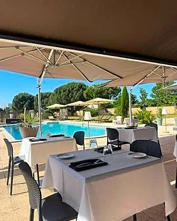 Sous Les Pins Hotell
