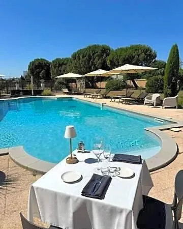 Sous Les Pins Hotel