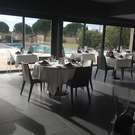 Sous Les Pins 3*