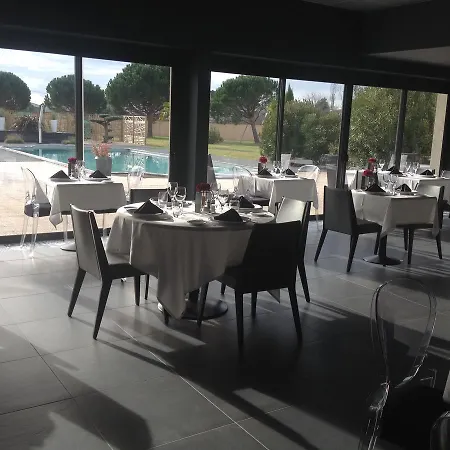 Sous Les Pins 3*