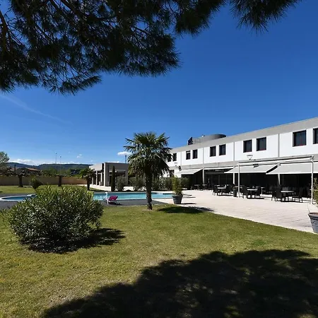 Отель Sous Les Pins 3*