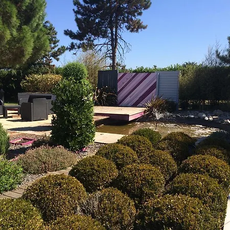 Sous Les Pins Отель