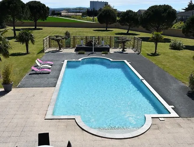 Hotel Sous Les Pins Étoile-sur-Rhône